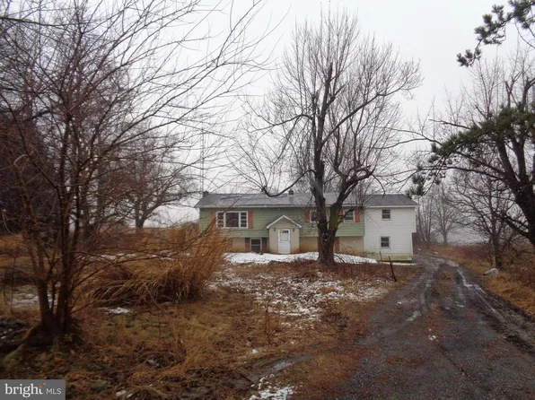 3330 Fox Hill Dr, Chambersburg, PA 17202