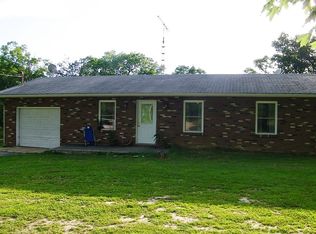 2461 Selmaville Rd, Salem, IL 62881