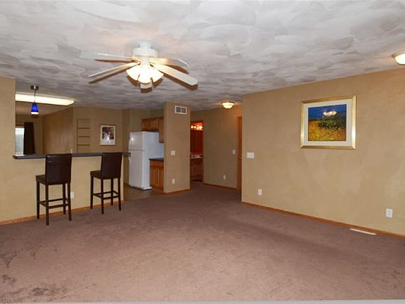 4th image of 707 Windlach St #1