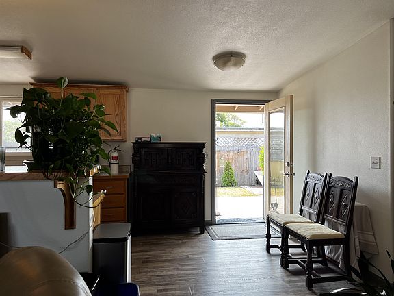 5th image of 1109 Thomas St