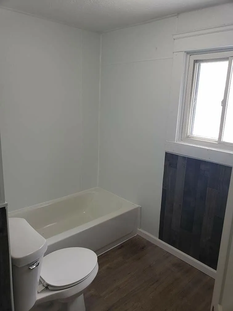 1015 W 18th Street — Photo 3