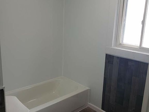 3rd image of 1015 W 18th St