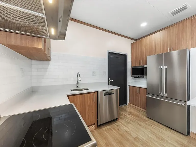 1125 Melrose Ave S — Photo 3