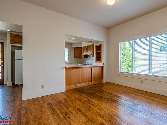 3rd image of 116 Van Ness Ave