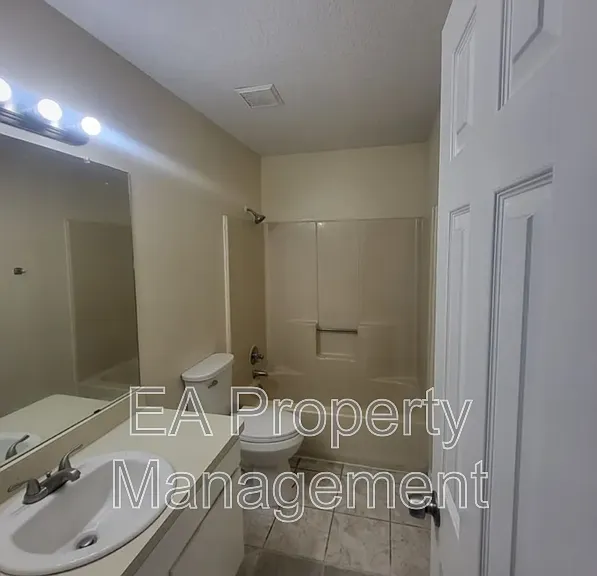 1220 Rosemont Ave NW — Photo 4