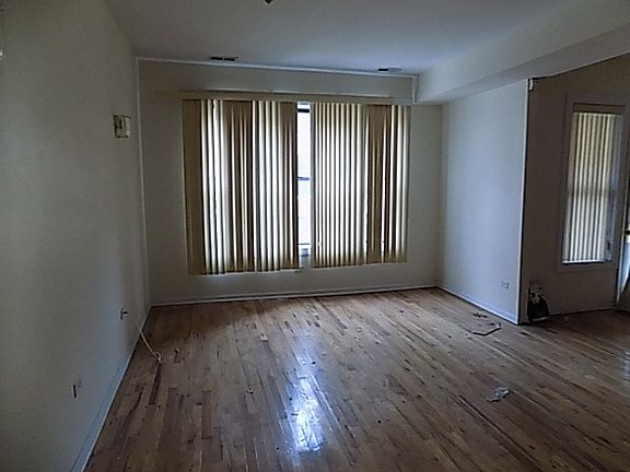 4th image of 5740 S King Dr Unit 1C