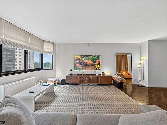 4th image of 326 Prospect Ave #9J