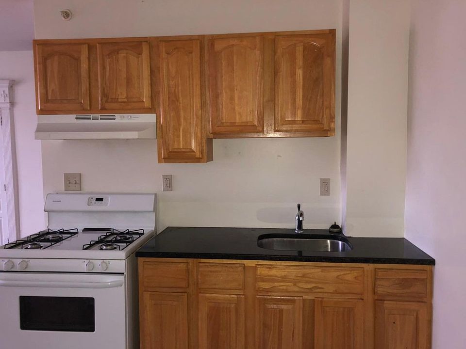 2nd image of 4236 Chestnut St APT 3F