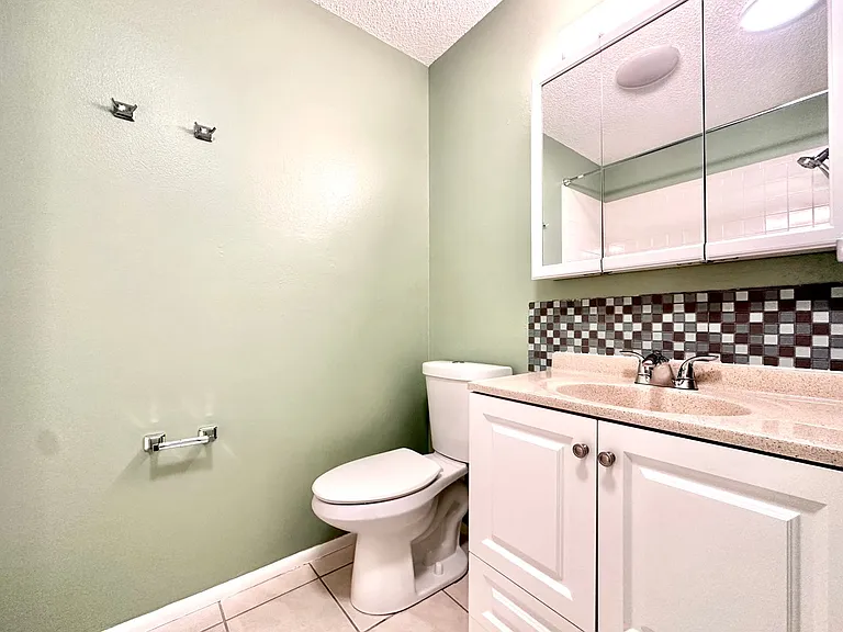 1001 W Marion Ave #9 — Photo 15