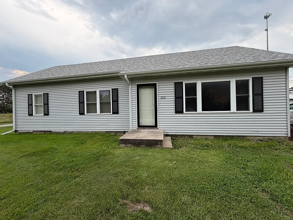 315 W 16th St