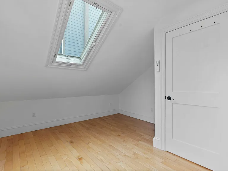 256 W 3rd St #2 — Photo 23