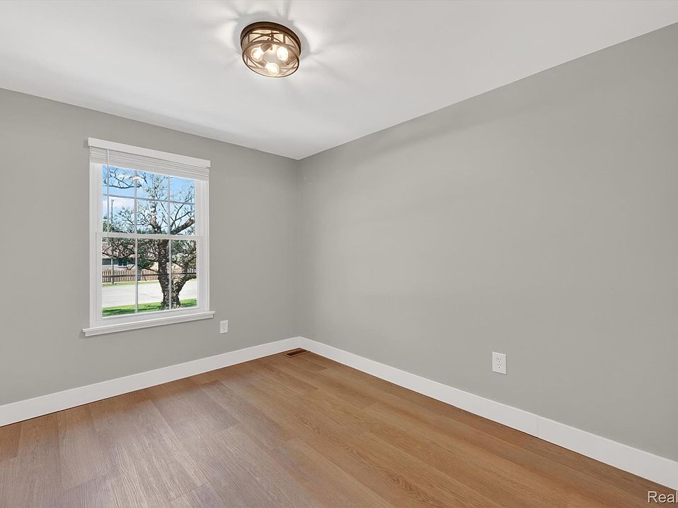 39427 Heatherheath Drive, photo 19