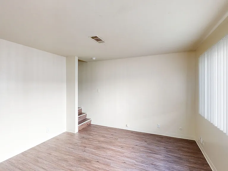 Bay Terrace — Photo 41
