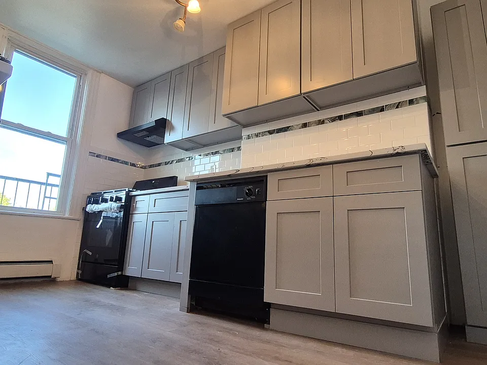 70 Zabriskie St #3