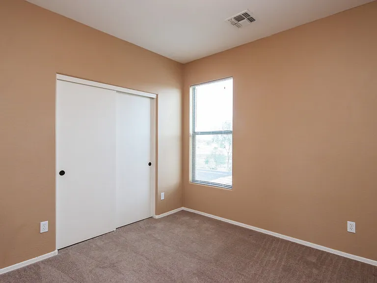 6303 S 43rd Dr — Photo 11