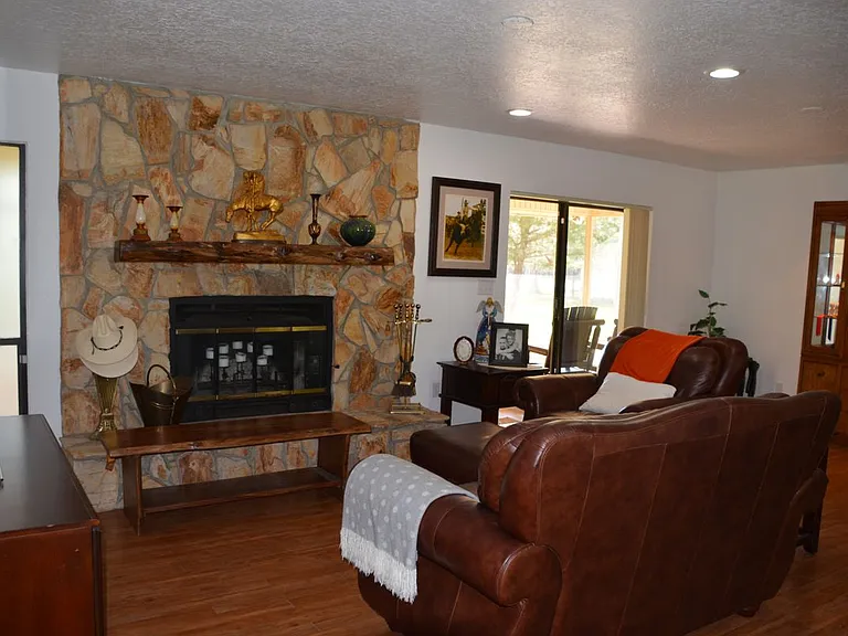 1045 Pine Island Rd — Photo 4
