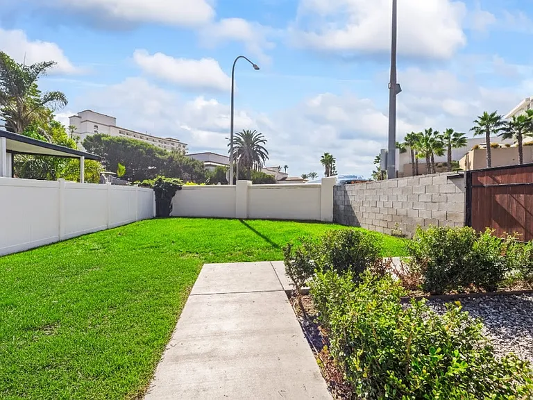 Surf City Beach Cottages — Photo 17