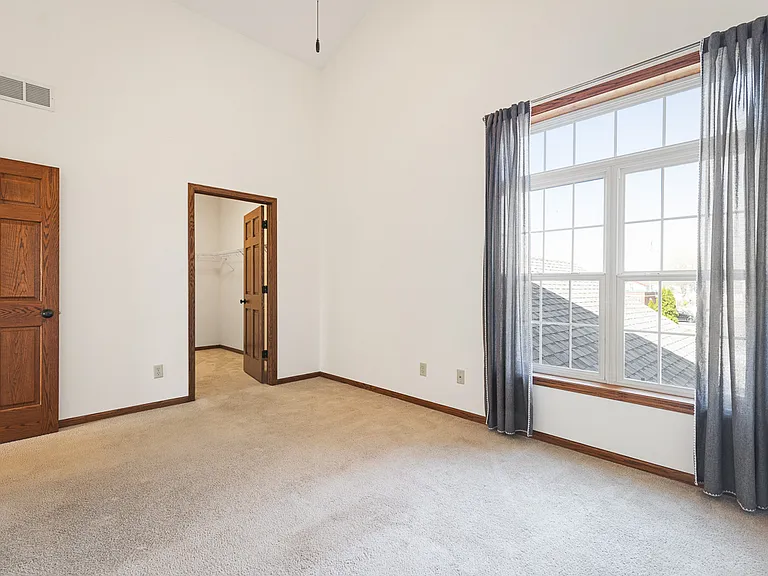 153 Hawick St — Photo 9