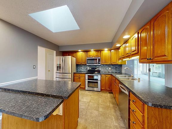 3rd image of 484 Cromwell Way