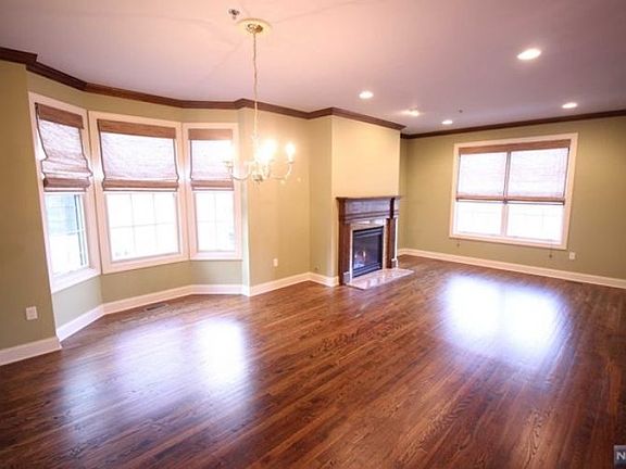 3rd image of 32 Bloomfield Ave