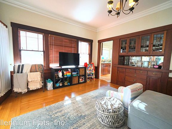 4th image of 160-164 Waverley St #160