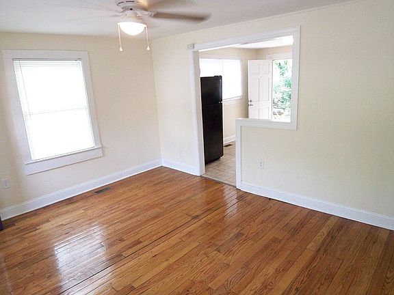 3rd image of 305 S Elm St