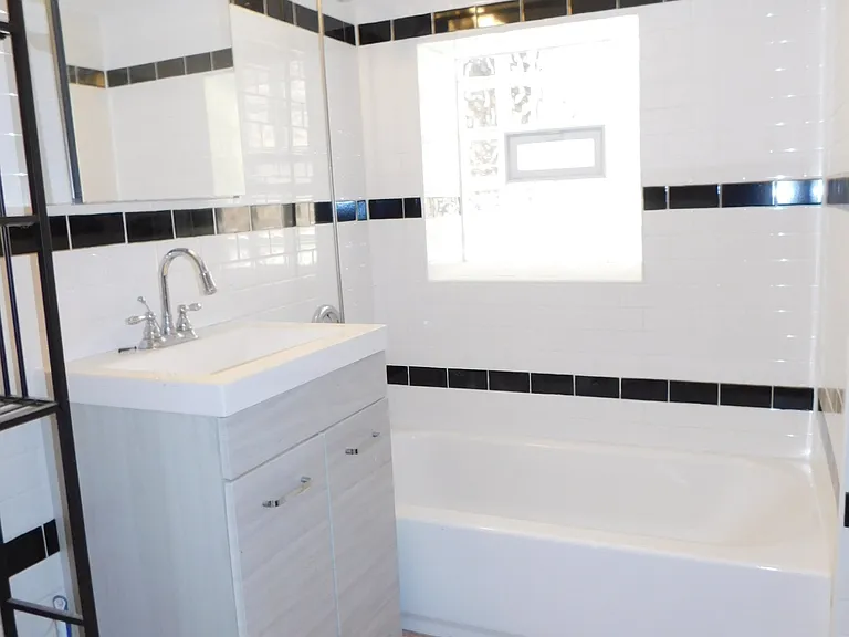 1321 W Touhy Ave #1N — Photo 12