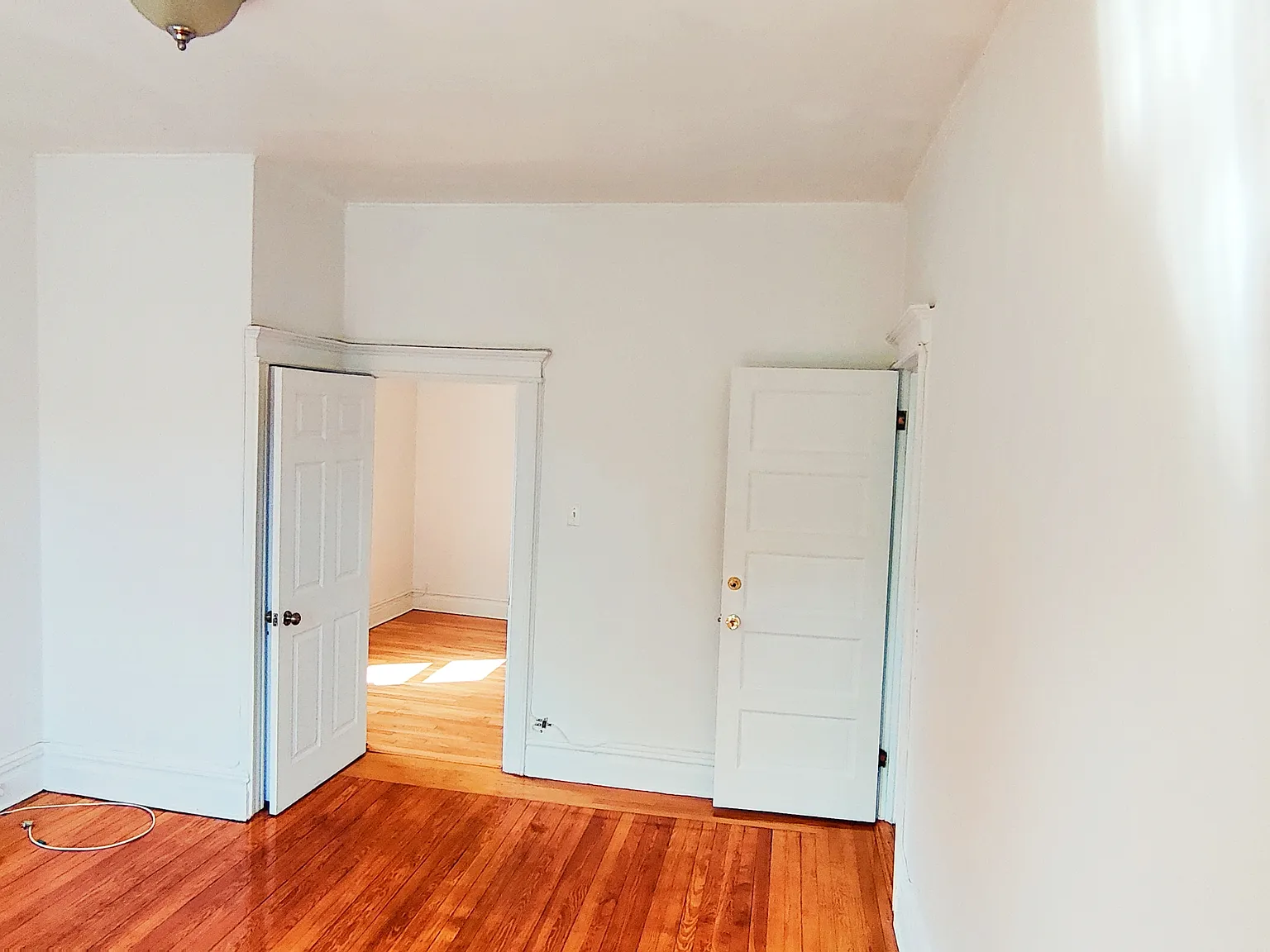 3 bed, 1200 sqft, $3,777 — Photo 2