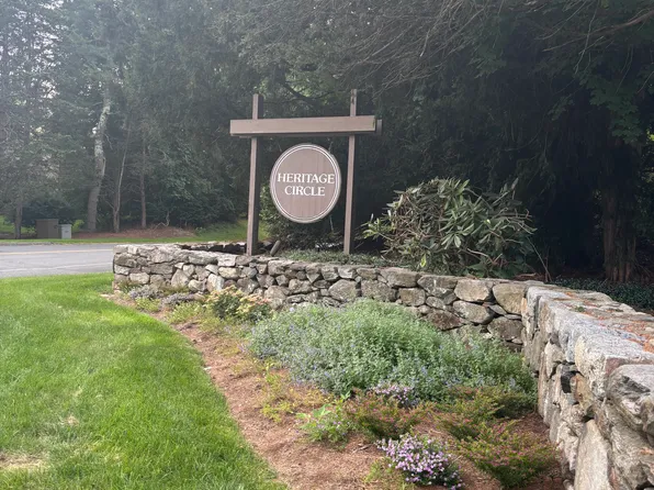 16A Heritage Cir, Southbury, CT 06488