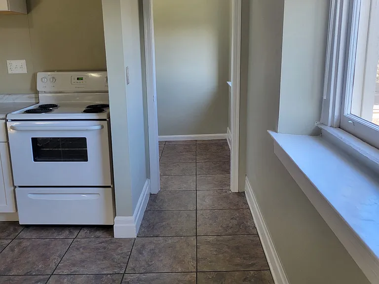 2404 Auburn Ave #6 — Photo 6