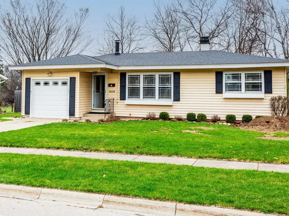 1206 Manchester Mall, McHenry, IL 60050