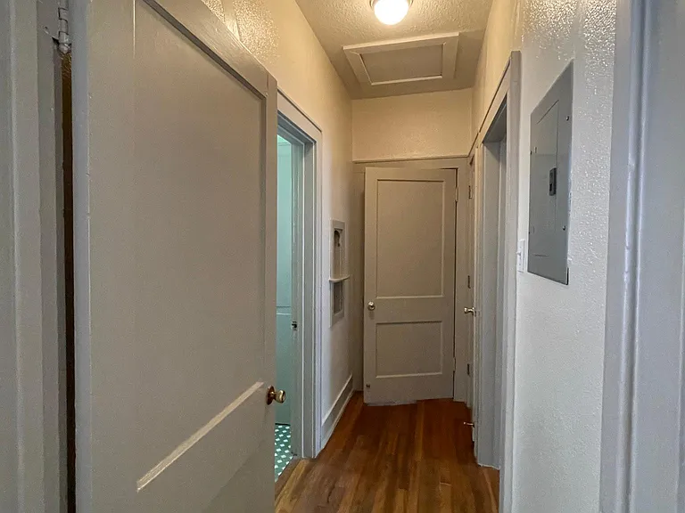 713 E Elmira St — Photo 17