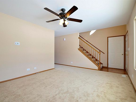 3rd image of 908 S Oak Creek Dr