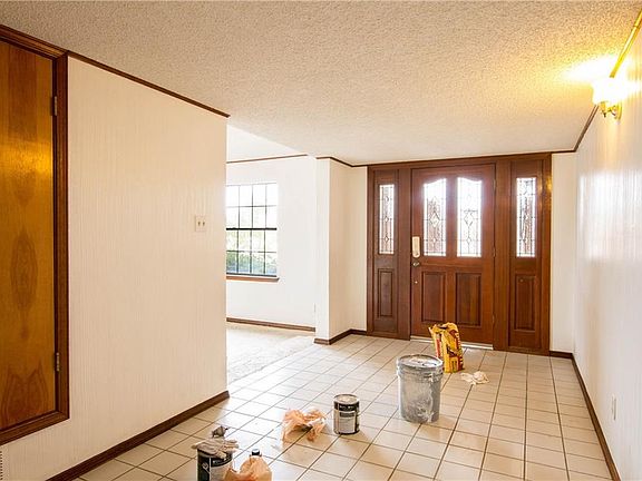 4th image of 6612 Amposta Dr