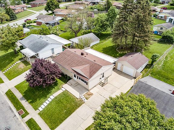 5th image of 250 E Doris Dr