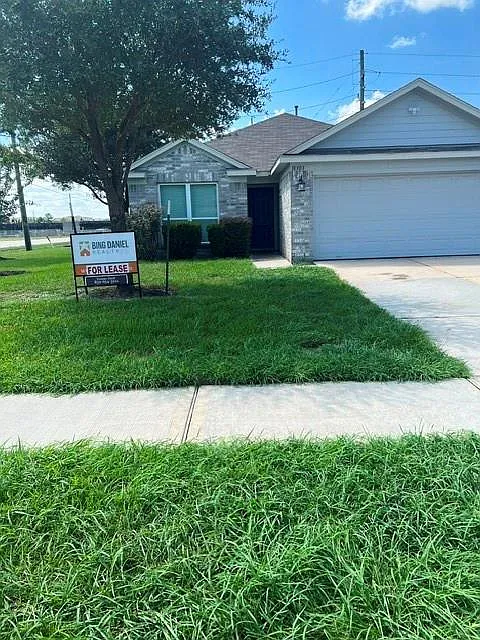 3 bed, 2.0 bath, 1856 sqft, $2,000 — Photo 1
