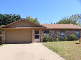 5805 Willow Valley Dr, Arlington, TX 76017