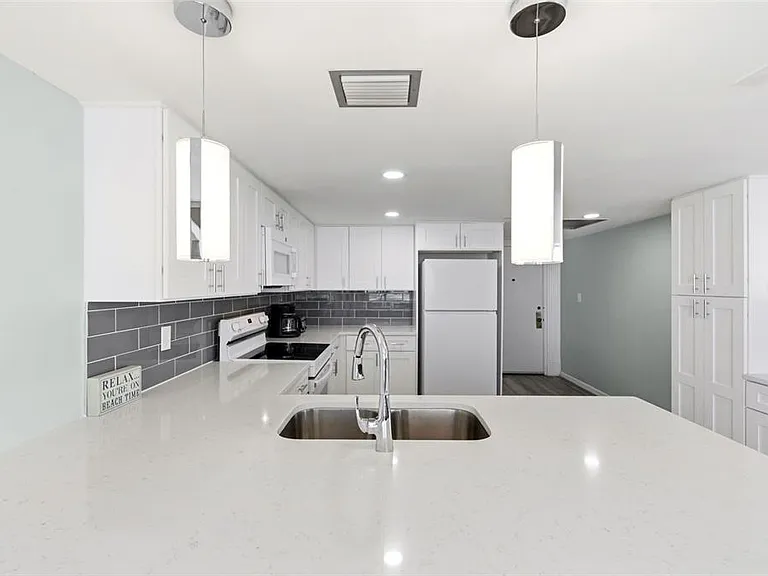 17408 Gulf Blvd #403 — Photo 22