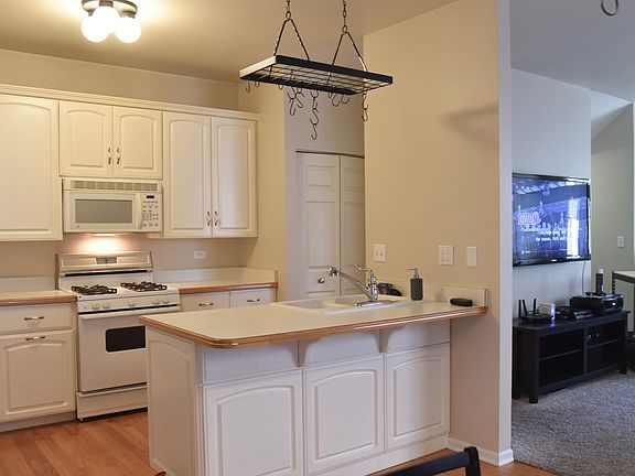 4th image of 2353 Woodhill Ct