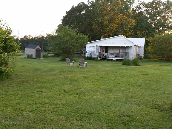Back of house shows 1 acre lot