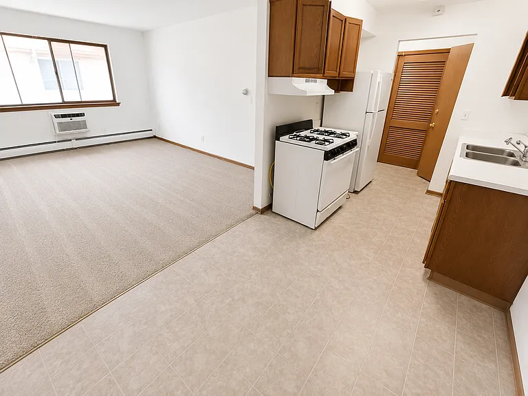 1216 Memorial Dr — Photo 4