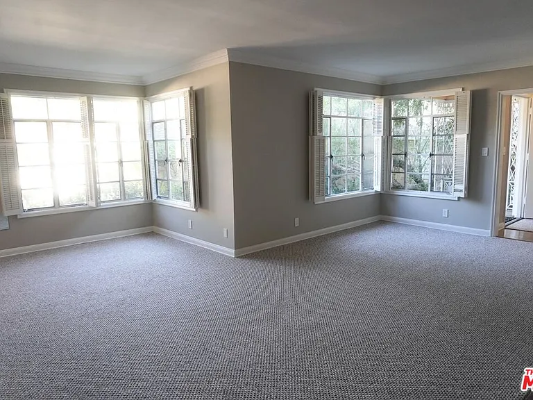 951 Masselin Ave — Photo 3