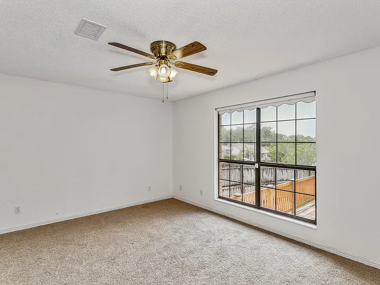 1960 Woodbridge Dr — Photo 15