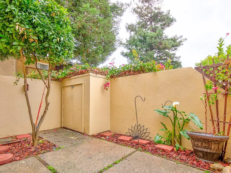1051 Padre Dr #2 — Photo 8