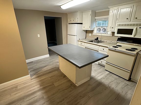 2nd image of 1207 Prescott Ave #1