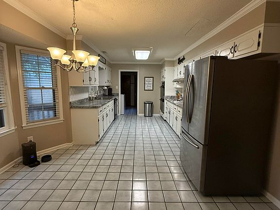 4th image of 3010 Leighsdale Ave SW