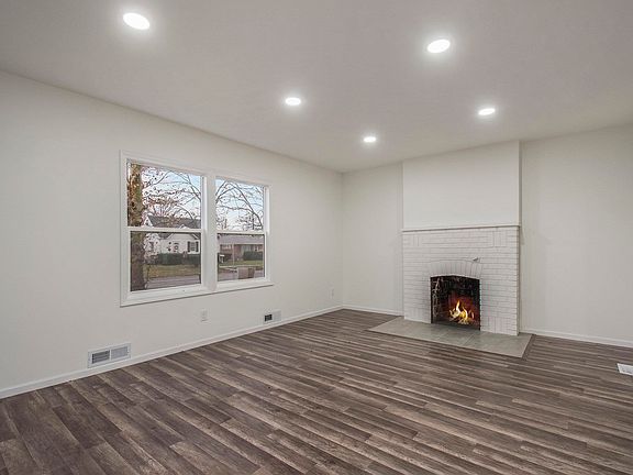 2nd image of 2813 Prast Blvd
