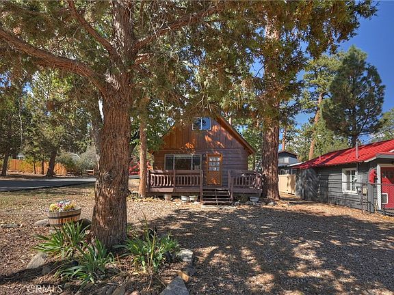 3rd image of 698 Highland Ln
