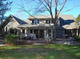 N28W27683 Peninsula Dr, Pewaukee, WI 53072