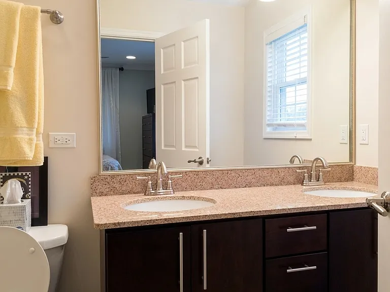 2534 N Marshfield Ave #1 — Photo 6